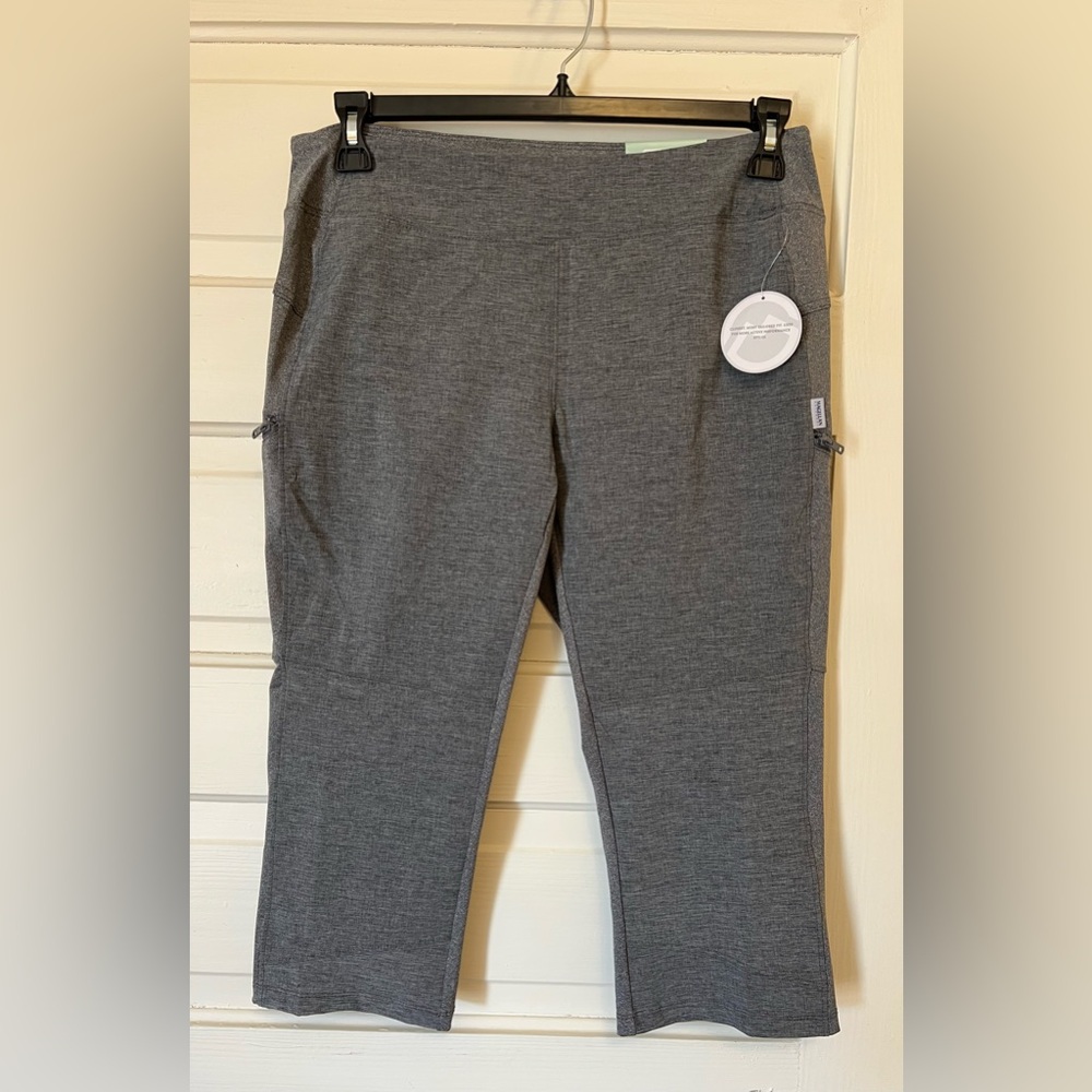 NWT MAGELLAN OUTDOORS TRAIL TREK HYBRID CAPRI